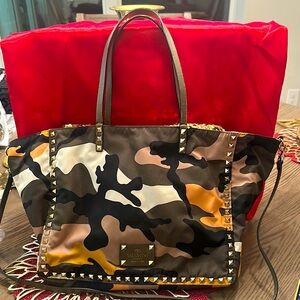 Valentino Garavani Reversible Camouflage & Butterfly Rockbuds Tote Bag mint